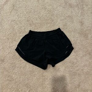 Lululemon Hotty Hot Low-Rise Lined Short 2.5”